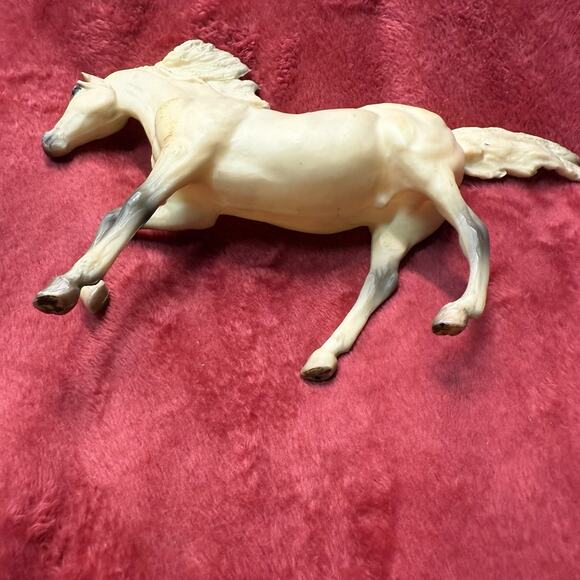Breyer Horse Andalusian Stallion Cremello Clouds Legacy Classic - Picture 6 of 8
